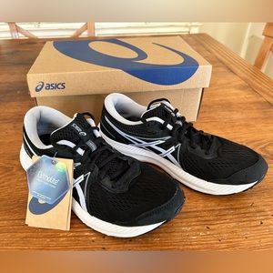 New in box ASICS women’s running sneakers